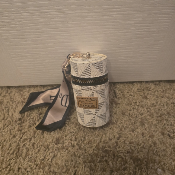 Checkered Keychain Holder with Scarf Accent - Picture 3 of 8